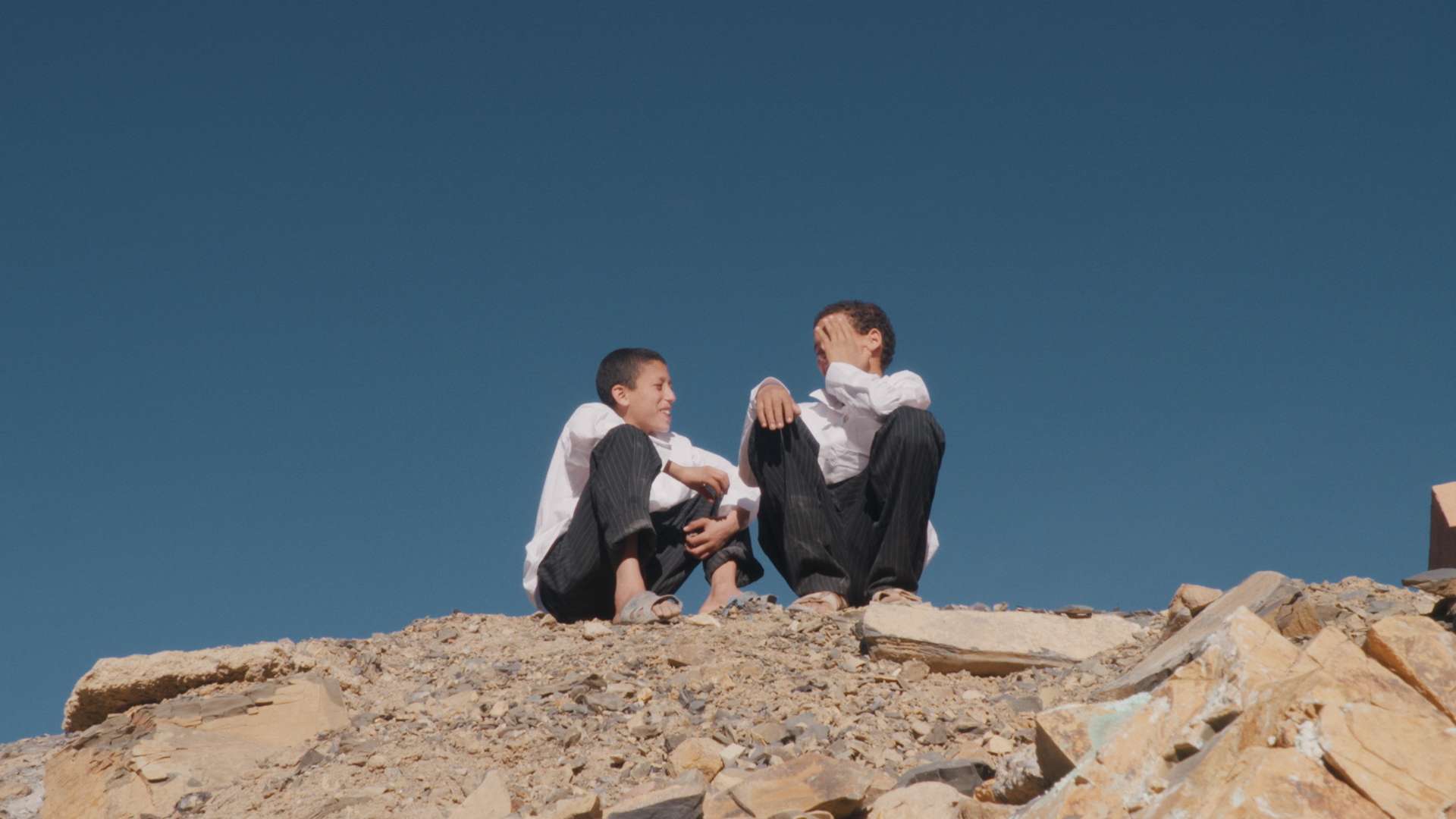 21. AfryKamera: Out of school
