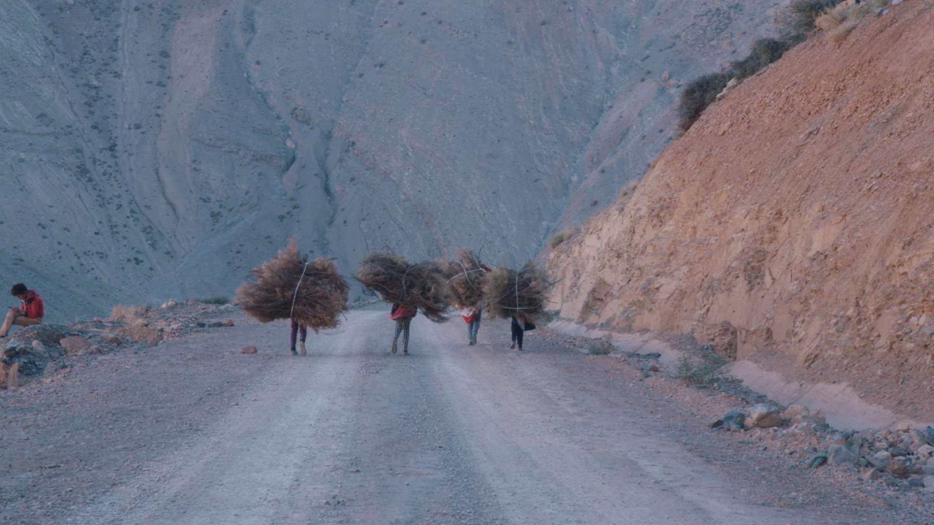 21. AfryKamera: Out of school