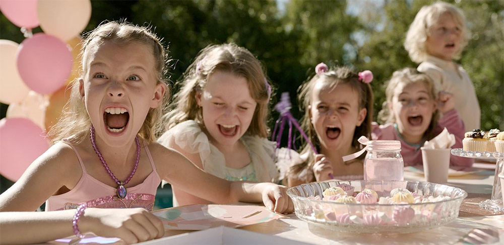 Baw się dobrze i przeżyj - napisy