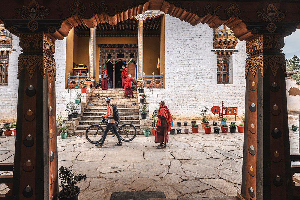 Bhutan - Trails of Happiness, Wild Days