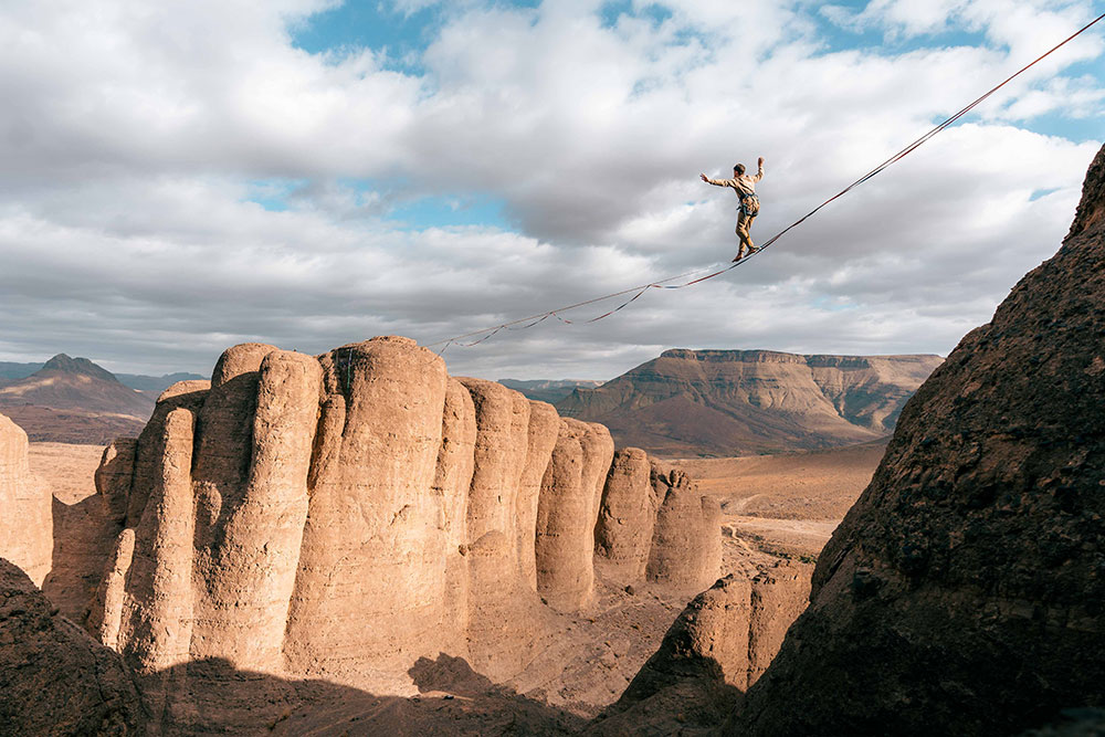 Des Equilibres, Smoke that Thunders, Painting the Mountains