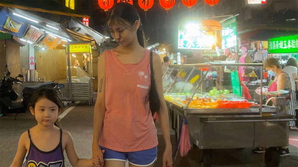 Left-Handed Girl - napisy