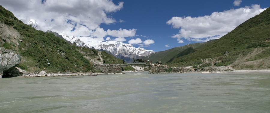 NHEF: Lunana. Szkoła na końcu świata