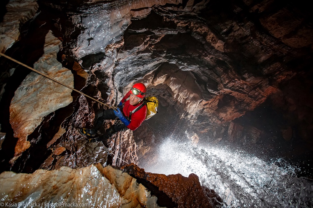 Slajdy podróżnicze: W 80 jaskiń dookoła świata - Kasia Biernacka
