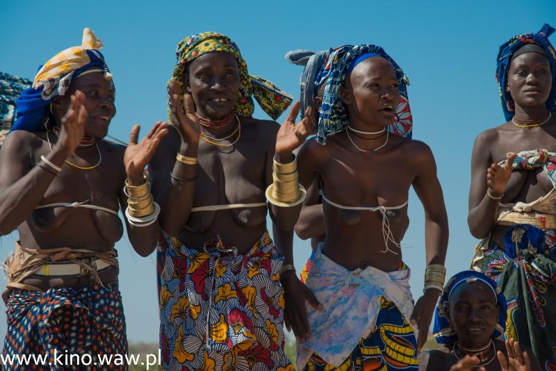 SLAJDYzPODRÓŻY: Afryka mniej znana – plemiona Angoli, rzeka Kongo, goryle nizinne