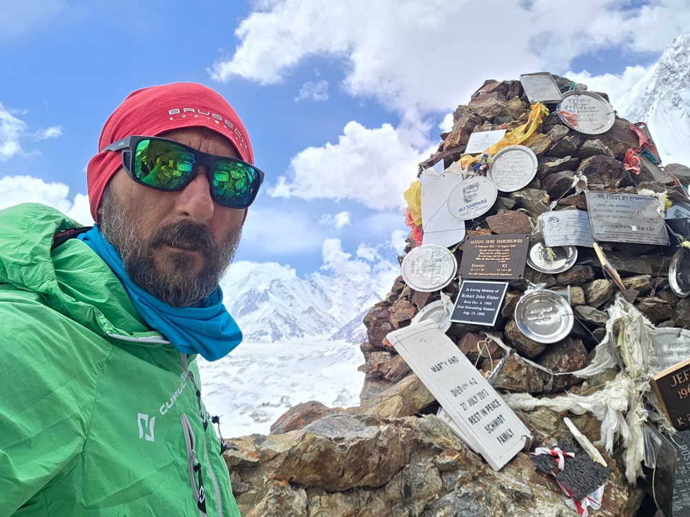 Slajdy podróżnicze: K2 B.C. Bike Expedition - Rowerem z poziomu morza Arabskiego do bazy pod K2. Paweł Małaszko