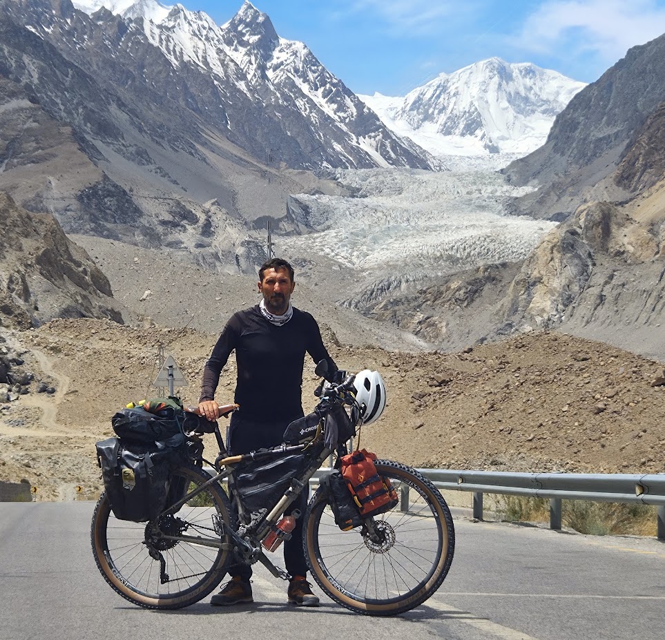 Slajdy podróżnicze: K2 B.C. Bike Expedition - Rowerem z poziomu morza Arabskiego do bazy pod K2. Paweł Małaszko