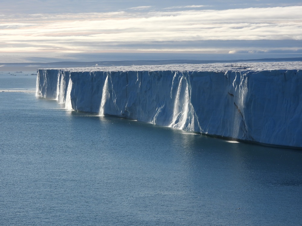 Slajdy podróżnicze: NA PÓŁNOC! Rejs przez smagane wichrem wyspy Atlantyku ze Szkocji na Svalbard. Piotr Gawlikowski