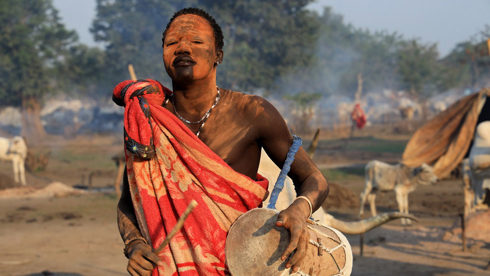 Slajdy podróżnicze: Sudan Południowy - Wśród Łowców Krów - Anna i Dariusz Piechowie