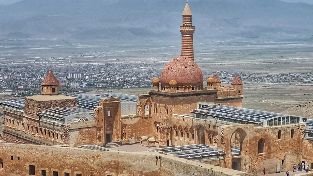 Slajdy podróżnicze: Ararat i Kapadocja – w poszukiwaniu zaginionej Arki i bajkowych kominów – Monika Witkowska